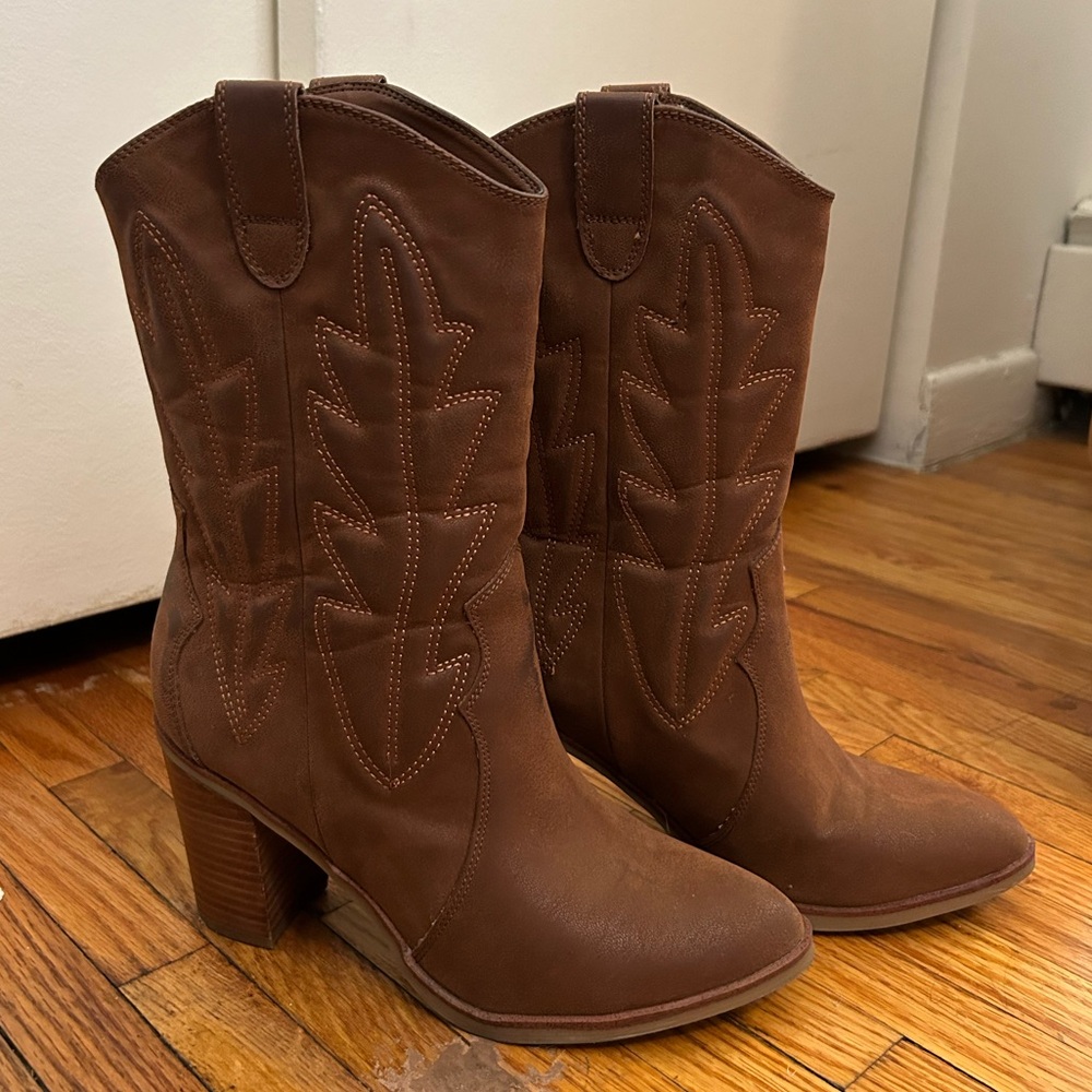 Brown heeled vintage cowboy boots